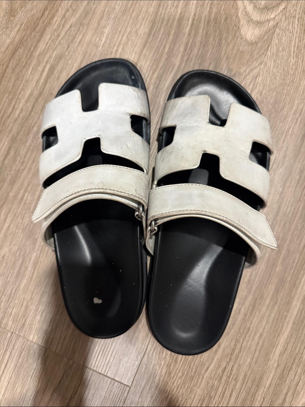 Hermes Chypre sandals in white